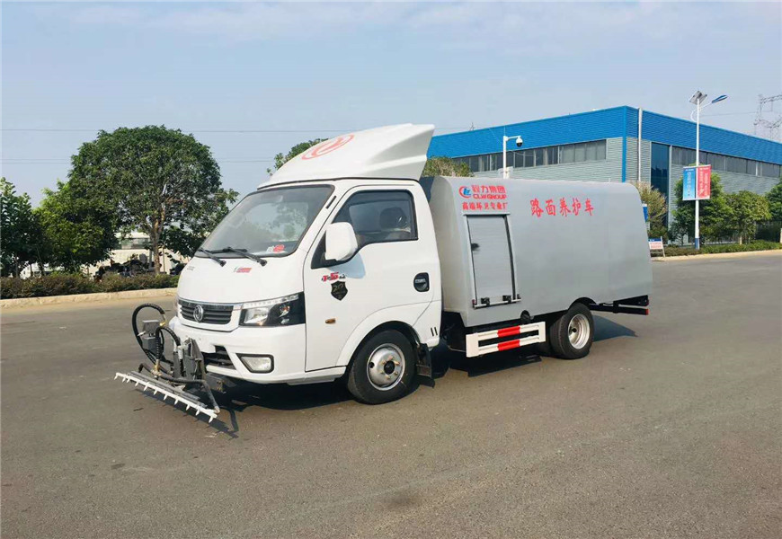 東風途逸路面養護車