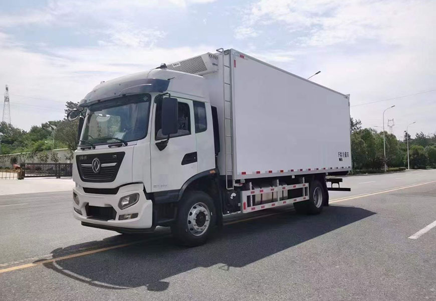 國六東風天錦KR6.8米冷藏車