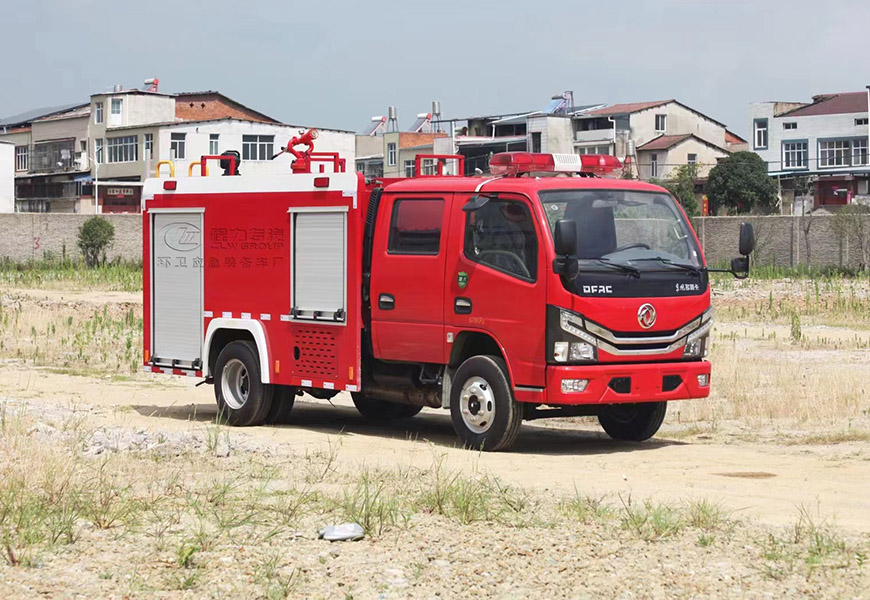 東風多利卡雙排消防灑水車